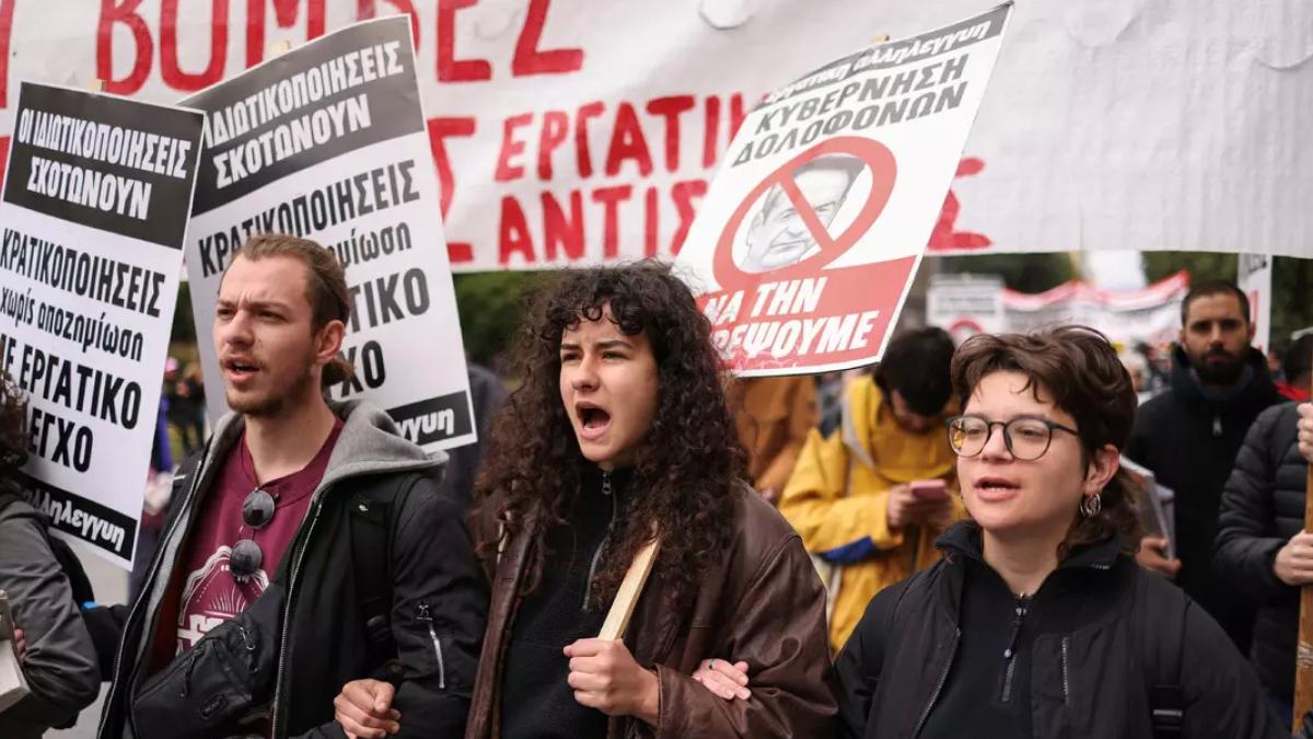 Yunanistan’da Hayat Pahalılığına Karşı 24 Saatlik Genel Grev 2 yunanistanda-hayat-pahaliligina-karsi-24-saatlik-genel-grev-IiMGVDNK.jpg