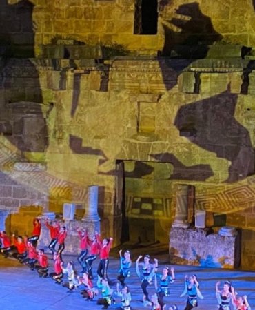 Anadolu Ateşi'nin Aspendos'taki Büyüleyici Gösterisi: Kültürel Bir Mucizeye Tanıklık Edin 3 anadolu-atesinin-aspendostaki-buyuleyici-gosterisi-kulturel-bir-mucizeye-taniklik-edin-V8417cCz.jpg