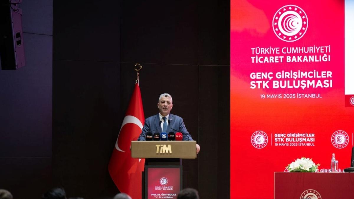 Bakan Bolat: Türkiye Yüzyılı'nı gençlerle birlikte Ticaretin Yüzyılı yapacağız 2 bakan-bolat-turkiye-yuzyilini-genclerle-birlikte-ticaretin-yuzyili-yapacagiz-ZyUP9PTr.jpg