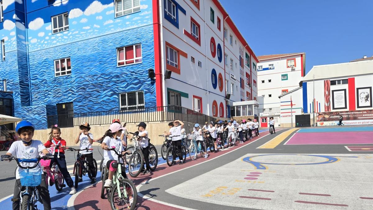 Beylikdüzü’nde Dünya Bisiklet Günü Bisiklet Dersiyle Kutlanacak 2 beylikduzunde-dunya-bisiklet-gunu-bisiklet-dersiyle-kutlanacak-cIiEM9na.jpg