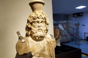 Bolu Müzesi’nde Sergilenen Zeus Helios-Serapis Büstü: Antik Dünyanın Sırlarını Keşfedin! 3 bolu-muzesinde-sergilenen-zeus-helios-serapis-bustu-antik-dunyanin-sirlarini-kesfedin-z7KtOOl8.jpg