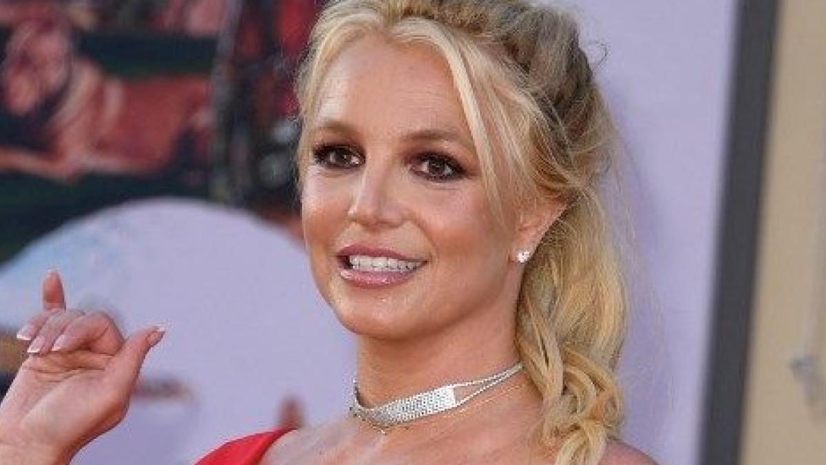 Britney Spears, LAX'da Sigara İçerken Polisle Karşılaştı 2 britney-spears-laxda-sigara-icerken-polisle-karsilasti-3JuYNkkq.jpg