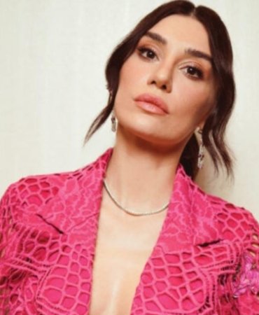 Burcu Kıratlı kalbini yeniden açtı aşk tekliflerine açık olduğunu söyledi 10 burcu-kiratli-kalbini-yeniden-acti-ask-tekliflerine-acik-oldugunu-soyledi-ZVLkLupz.jpg