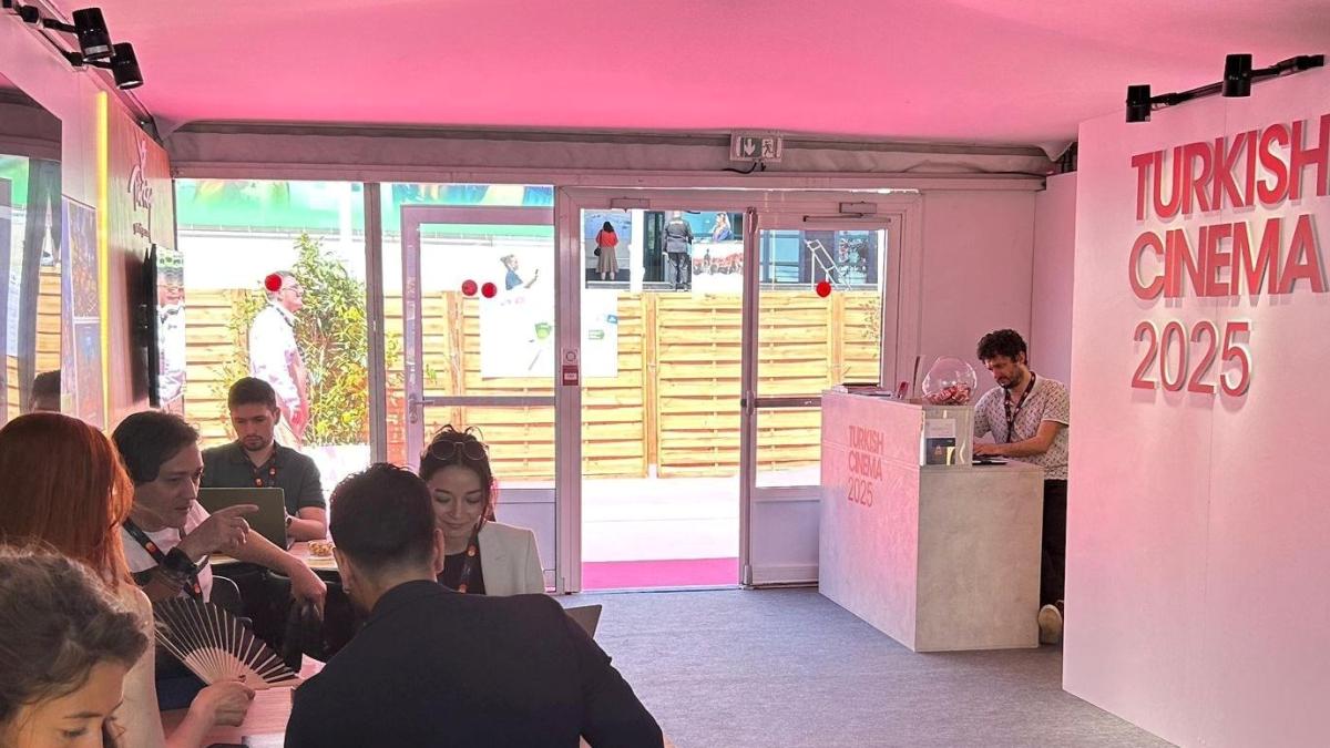 Cannes Film Festivali'nde Türkiye Standına Gelen Büyük İlgi ve Kültürel Zenginliklerin Parıltısı 2 cannes-film-festivalinde-turkiye-standina-gelen-buyuk-ilgi-ve-kulturel-zenginliklerin-pariltisi-JLWX3bz4.jpg