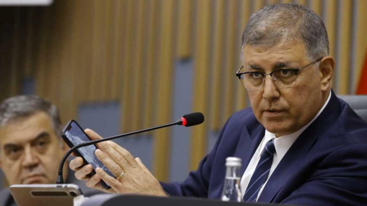 Cemil Tugay’dan net mesaj: Yanan orman alanı imara açıldıysa bu iki dünyada da suçtur 2 cemil-tugaydan-net-mesaj-yanan-orman-alani-imara-acildiysa-bu-iki-dunyada-da-suctur-PMTpTMFT.jpg