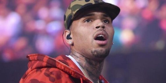 Chris Brown İngiltere’de şişe ve yumrukla saldırı iddiasıyla tutuklandı