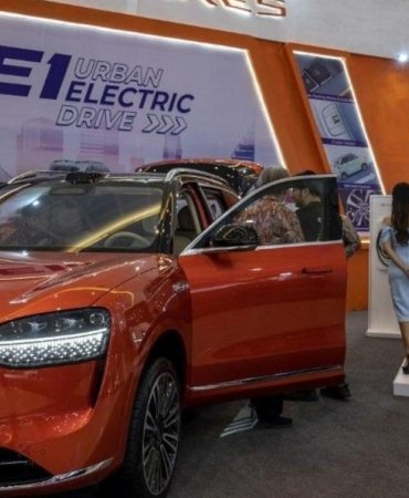 Çinli Deviğin Güçlü Hamlesi: Mercedes'i Geride Bırakan BMW'nin Yükselişi 7 cinli-devigin-guclu-hamlesi-mercedesi-geride-birakan-bmwnin-yukselisi-sZOZFPrW.jpg