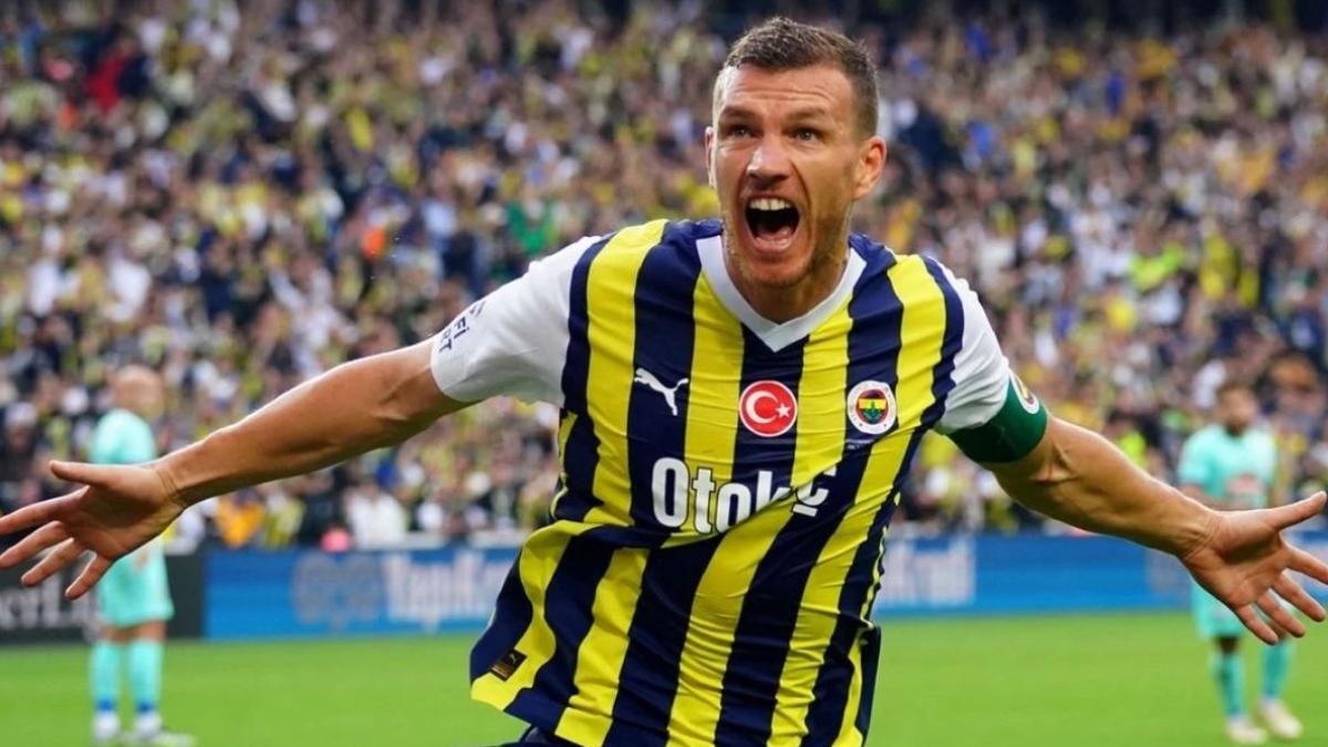 Edin Dzeko Fenerbahçe’ye veda etti, duygusal sözleri taraftarı etkiledi 2 edin-dzeko-fenerbahceye-veda-etti-duygusal-sozleri-taraftari-etkiledi-iek2NYK4.jpg