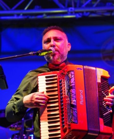 Edirne’de Sınırları Aşan Konserde Türk, Yunan ve Bulgar Ezgileri Buluştu 9 edirnede-sinirlari-asan-konserde-turk-yunan-ve-bulgar-ezgileri-bulustu-HLPcyCp8.jpg