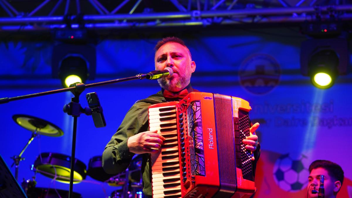 Edirne’de Sınırları Aşan Konserde Türk, Yunan ve Bulgar Ezgileri Buluştu 2 edirnede-sinirlari-asan-konserde-turk-yunan-ve-bulgar-ezgileri-bulustu-HLPcyCp8.jpg
