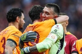Galatasaray sezonu zaferle kapattı, Muslera ve Mertens'e veda edildi 6 galatasaray-sezonu-zaferle-kapatti-muslera-ve-mertense-veda-edildi-gMSlTMEf.jpg
