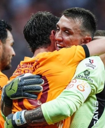 Galatasaray sezonu zaferle kapattı, Muslera ve Mertens'e veda edildi 14 galatasaray-sezonu-zaferle-kapatti-muslera-ve-mertense-veda-edildi-gMSlTMEf.jpg