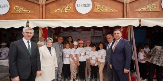 Genç Yazarların Parlayan Yıldızı: 2. Kitap Fuarı ve İmza Gününde Sahnede Yeni Nesil Edebiyatın Öncüleri