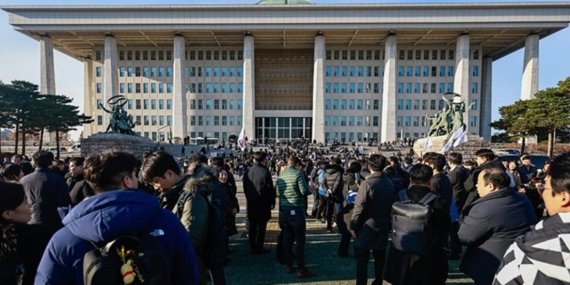 Güney Kore’de Yeni İstifa Depremi: Maliye Bakanı Choi Sang-mok, Azil Oylaması Öncesi Görevinden Ayrıldı