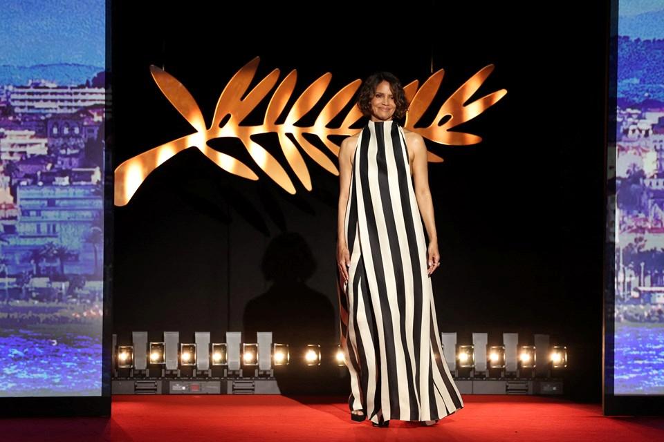 Halle Berry Kıyafet Yasağına Uyarak Yeni Elbisesine Kavuştu 1 Cannes Film Festivali'nde Güncel Gelişmeler ve Kıyafet Düzenlemeleri