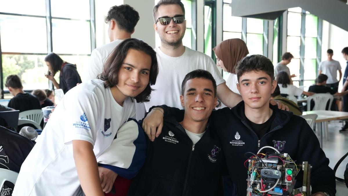 İBB Teknoloji Atölyesi Öğrencileri İTÜ Robot Olimpiyatları’ndan 3 Ödülle Döndü 2 ibb-teknoloji-atolyesi-ogrencileri-itu-robot-olimpiyatlarindan-3-odulle-dondu-smmPKOZD.jpg
