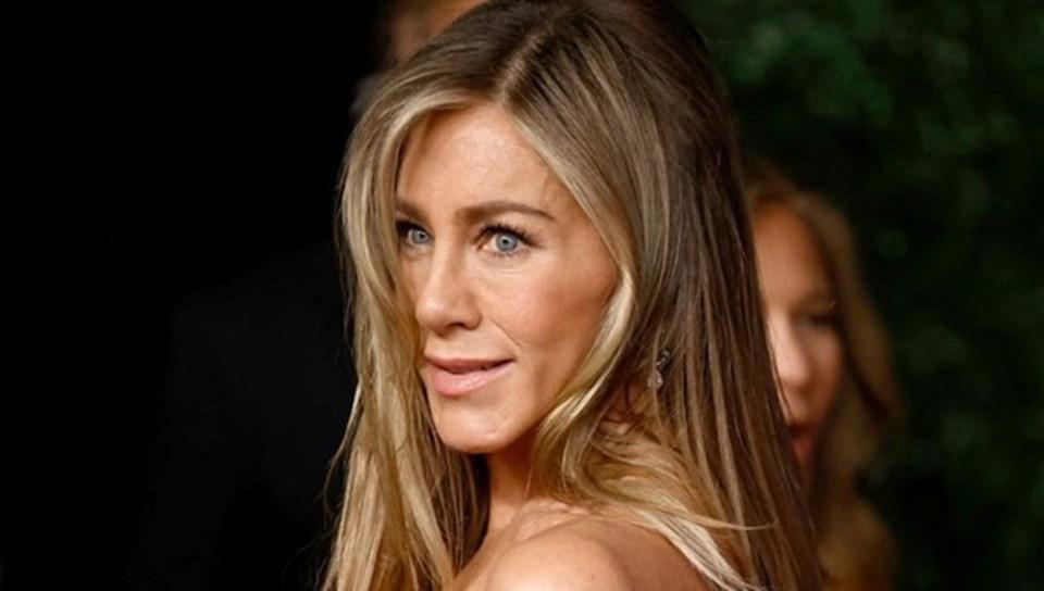 Jennifer Aniston'ın Takıntılı Hayranının Paylaşımlarıyla Çarpıcı Gerçekler Gün yüzüne Çıkıyor 1 Jennifer Aniston'ın Bel-Air'deki Lüks Malikanesine Zorla Girmeye Çalışan Şüpheli Tutuklandı