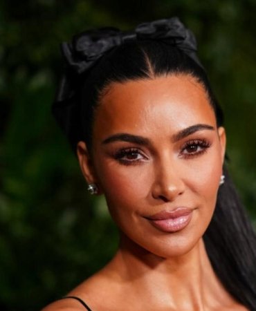 Kim Kardashian Paris’te Mahkemeye Çıkıyor: “Dede Soyguncularla” Yüzleşecek 9 kim-kardashian-pariste-mahkemeye-cikiyor-dede-soyguncularla-yuzlesecek-UIi39Hgt.jpg