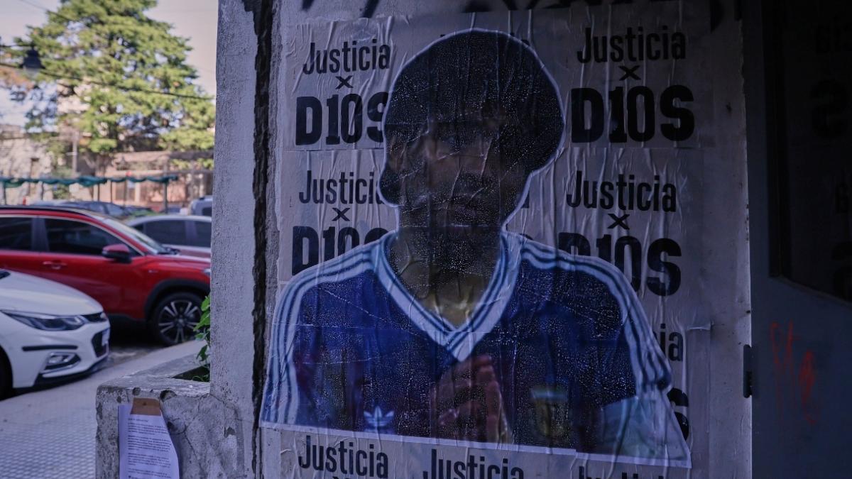Maradona'nın ölümünde sağlık ekibi yargılanıyor! 7 kişi hakkında adam öldürme suçlaması var 2 maradonanin-olumunde-saglik-ekibi-yargilaniyor-7-kisi-hakkinda-adam-oldurme-suclamasi-var-7ImYYmHv.jpg