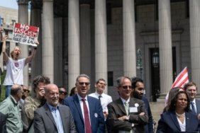 New York’ta Binlerce Avukattan Trump’a Hukuk Tepkisi: “Hukukun Üstünlüğü Hepimizi Korur” 6 new-yorkta-binlerce-avukattan-trumpa-hukuk-tepkisi-hukukun-ustunlugu-hepimizi-korur-bzwMaHML.jpg