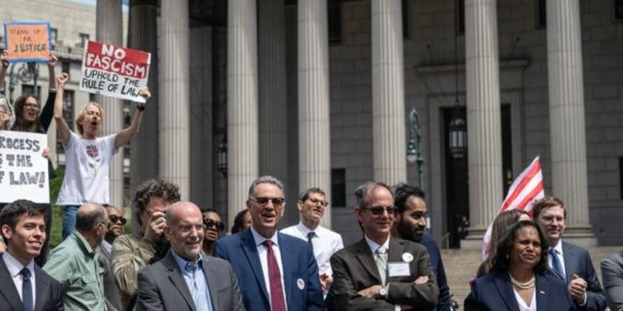 New York’ta Binlerce Avukattan Trump’a Hukuk Tepkisi: “Hukukun Üstünlüğü Hepimizi Korur”