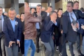 Özgür Özel’e AKM Çıkışında Yumruklu Saldırı! 2 ozgur-ozele-akm-cikisinda-yumruklu-saldiri-7uYYju9f.jpg