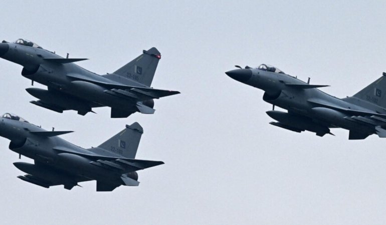 Pakistan’ın J-10C savaş uçaklarıyla Hindistan jetlerini vurduğu iddiası Tayvan’da alarm yarattı 6 pakistanin-j-10c-savas-ucaklariyla-hindistan-jetlerini-vurdugu-iddiasi-tayvanda-alarm-yaratti-wTaIVwbN.jpg