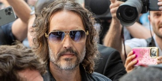 Russell Brand, Tecavüz ve Taciz Suçlamalarıyla Mahkeme Önünde