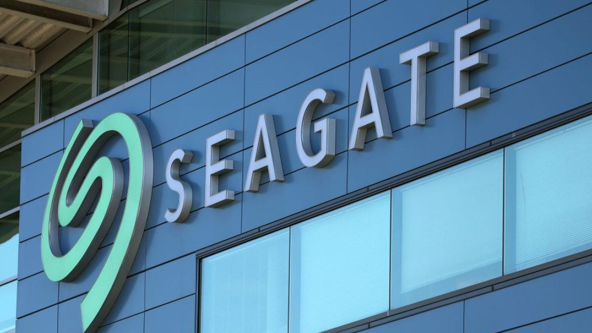 Seagate, 100 TB Sabit Disk Hedefiyle Depolama Teknolojisinde Çığır Açmaya Hazırlanıyor 2 seagate-100-tb-sabit-disk-hedefiyle-depolama-teknolojisinde-cigir-acmaya-hazirlaniyor-OgsSiTrb.jpg