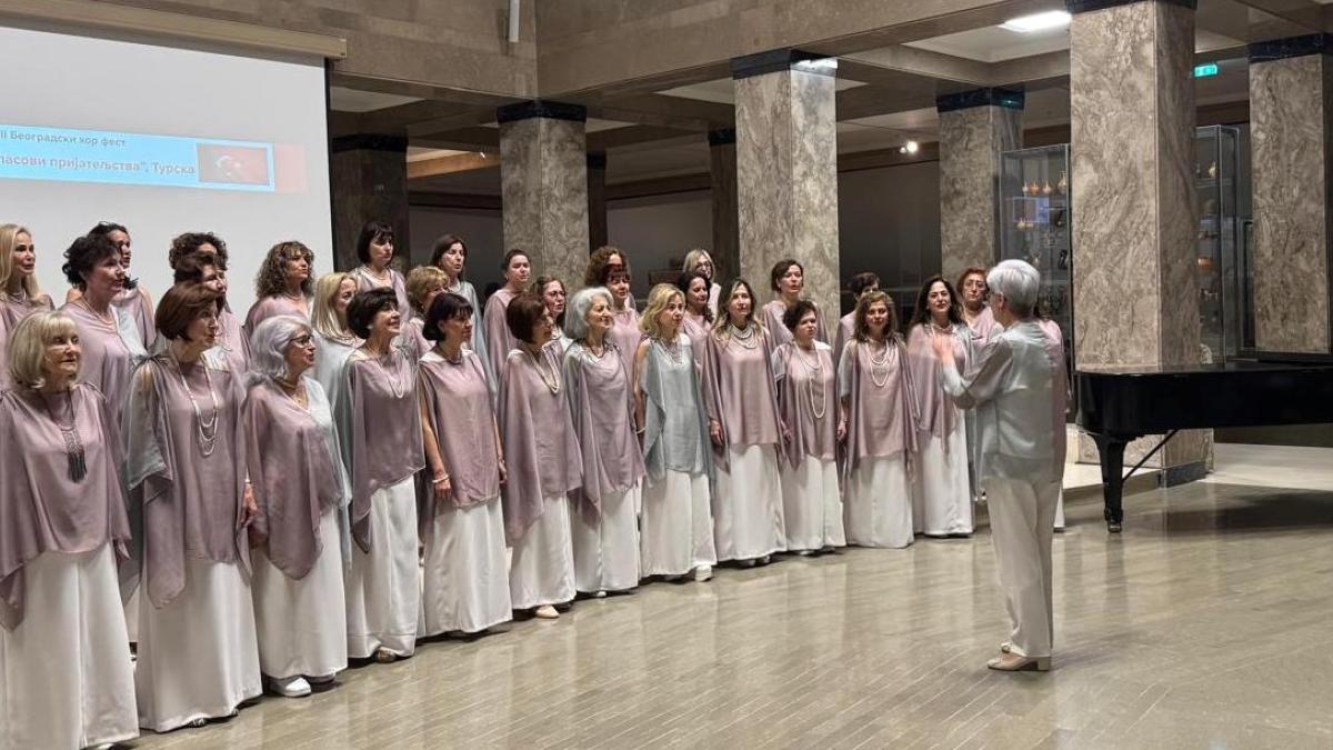 Sevda-Cenap And Vakfı’nın Kadınlar Korosu Belgrad’da Ayakta Alkışlandı 3 sevda-cenap-and-vakfinin-kadinlar-korosu-belgradda-ayakta-alkislandi-nlQic8y7.jpg