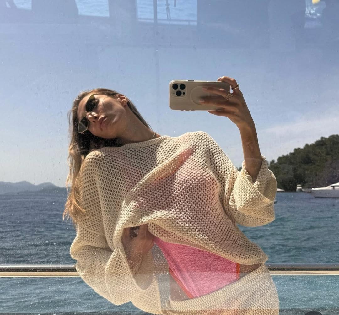 Şevval Şahin’den Bodrum paylaşımı: Cesur pozlarıyla sosyal medyada gündem oldu 2 Şahin'in Bodrum Tatili ve Sosyal Medya Paylaşımları