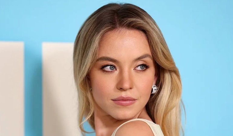 sydney-sweeney-uyardi-bu-sezon-euphoria-tamamen-kontrolden-cikiyor-QSuyEnVS.jpg