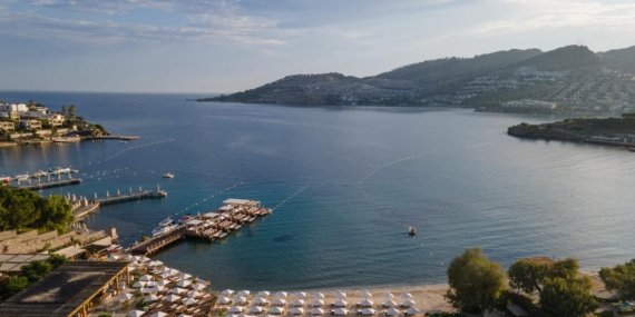 The Bodrum EDITION sezona Efkan&Oemer’in tipografi odaklı sanatıyla merhaba diyor