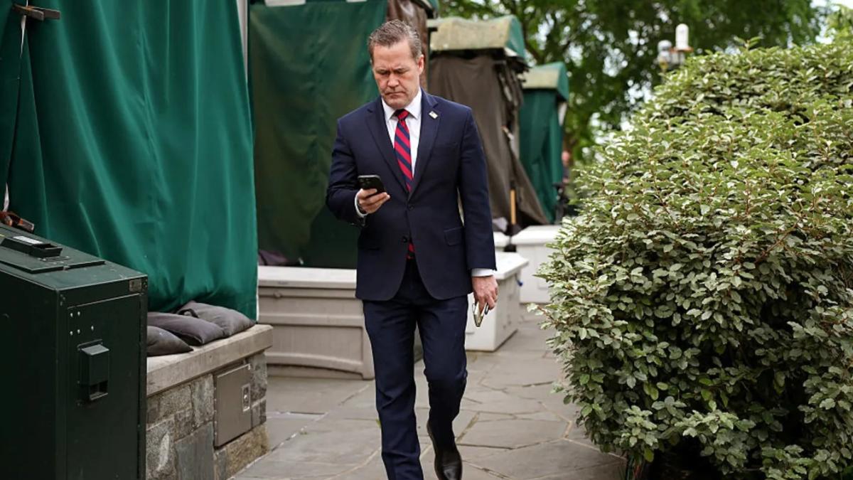 Trump Yetkilisinin Kullandığı Şifreli Uygulama Hacklendi mi? TeleMessage Geçici Olarak Hizmet Dışı Kaldı 2 trump-yetkilisinin-kullandigi-sifreli-uygulama-hacklendi-mi-telemessage-gecici-olarak-hizmet-disi-kaldi-L4JnUnli.jpg