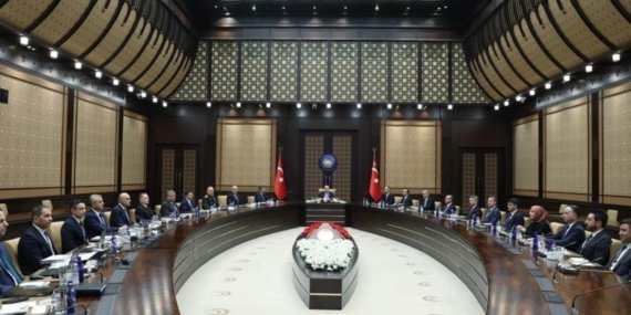 Türkiye Savunmada Yeni Döneme Giriyor: Kamikaze Sürü İHA’lardan Milli Denizaltıya 2025 Stratejisi