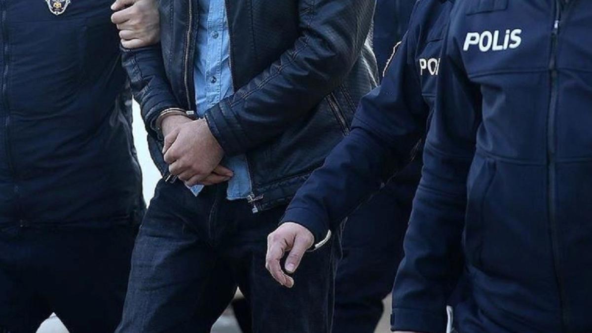 Türkiye'den uluslararası suçlulara darbe: 6 ilde 23 kişi Interpol bültenleriyle yakalandı 2 turkiyeden-uluslararasi-suclulara-darbe-6-ilde-23-kisi-interpol-bultenleriyle-yakalandi-hNsKZkmu.jpg