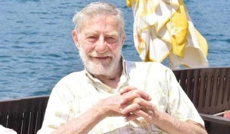 Ünlü Oyuncu Ahmet Mekin'in Sağlık Durumu Şok Edici Bir Şekilde Gün yüzüne Çıktı: Hastaneye Kaldırılmasının Ardındaki Gerçekler 6 unlu-oyuncu-ahmet-mekinin-saglik-durumu-sok-edici-bir-sekilde-gun-yuzune-cikti-hastaneye-hCBI1Gx3.jpg