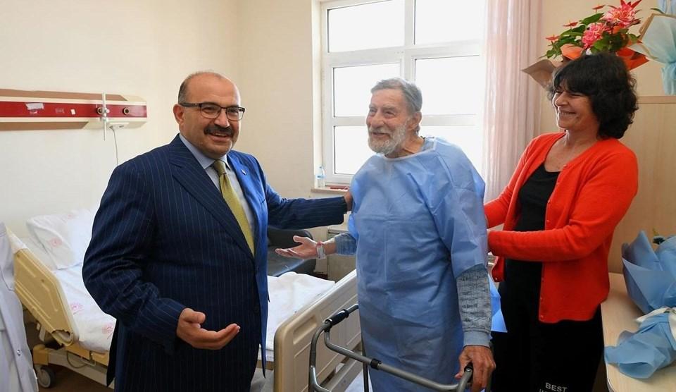 Usta Oyuncu Ahmet Mekin'in Sağlık Durumu Şaşırtıcı Bir Şekilde Değişti: Taburcu Oldu ve Hayranlarını Sevindirdi! 2 Ahmet Mekin Kimdir?