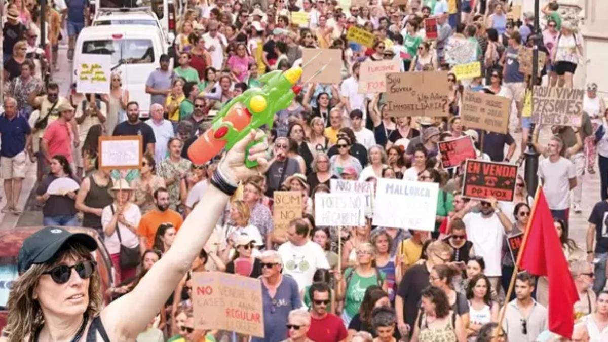 Barcelona ve Mallorca’da turist isyanı büyüyor! Aşırı turizme karşı su tabancalı protestolar yapıldı 2 barcelona-ve-mallorcada-turist-isyani-buyuyor-asiri-turizme-karsi-su-tabancali-protestolar-yapildi-6NjFbKjE.jpg