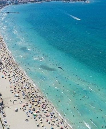 Bayramda Çeşme’ye Akın Ettiler, Ilıca Plajı ve Alaçatı Gişelerinde Yoğunluk Yaşandı 10 bayramda-cesmeye-akin-ettiler-ilica-plaji-ve-alacati-giselerinde-yogunluk-yasandi-qPlK78VX.jpg