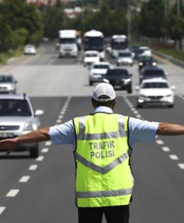 Bayramın İlk Gününde 692 Trafik Kazası: 7 Kişi Hayatını Kaybetti 4 bayramin-ilk-gununde-692-trafik-kazasi-7-kisi-hayatini-kaybetti-Mi1MYta4.jpg