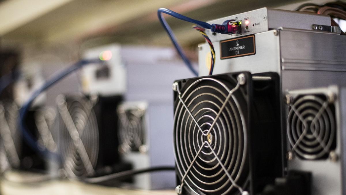 Bitcoin Devinden Çarpıcı Hamle! Coinbase’ten 130 Milyon Dolarlık Kredi Aldılar, Hisseler Uçuşa Geçti 2 bitcoin-devinden-carpici-hamle-coinbaseten-130-milyon-dolarlik-kredi-aldilar-hisseler-ucusa-gecti-2lTrqmyR.jpg