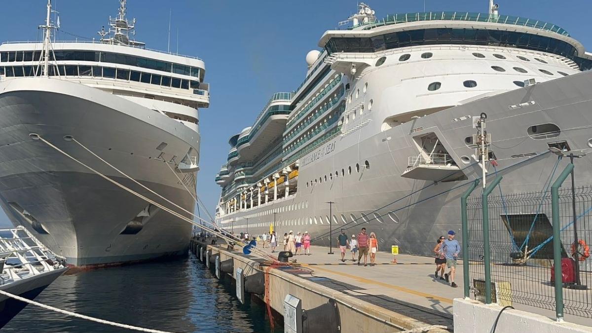 Bodrum'a dev kruvaziyer akını yaşandı, binlerce turist ilçeye giriş yaptı 2 bodruma-dev-kruvaziyer-akini-yasandi-binlerce-turist-ilceye-giris-yapti-GVfxfE3q.jpg