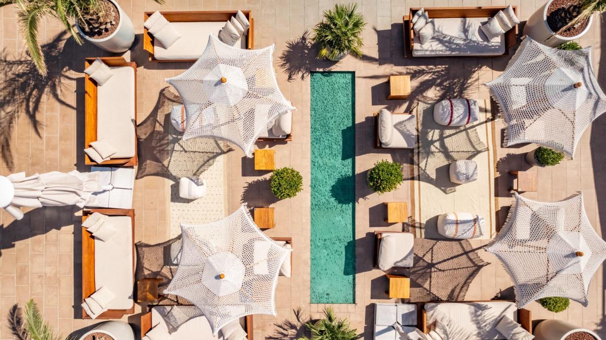 Boğaz manzaralı sonsuzluk havuzuyla The Roof at The Ritz-Carlton Istanbul şehirde tatil hissi yaşatıyor 2 bogaz-manzarali-sonsuzluk-havuzuyla-the-roof-at-the-ritz-carlton-istanbul-sehirde-tatil-hissi-yasatiyor-Ua3cZ1Nc.jpg
