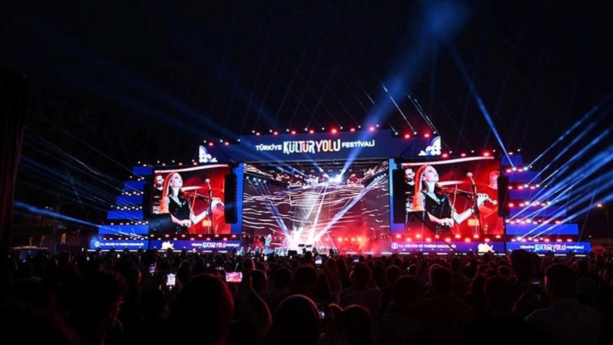 Bursa Kültür ve Sanat Festivali: Bir Sanat ve Kültür Zirvesi 2 bursa-kultur-ve-sanat-festivali-bir-sanat-ve-kultur-zirvesi-9nJkAEGQ.jpg