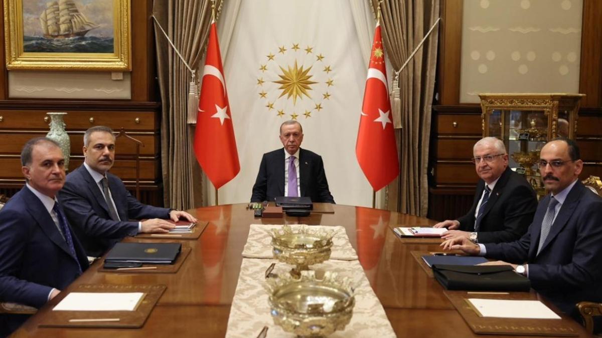 Cumhurbaşkanlığı'nda kritik güvenlik zirvesi 2 cumhurbaskanliginda-kritik-guvenlik-zirvesi-DHKL7JMp.jpg