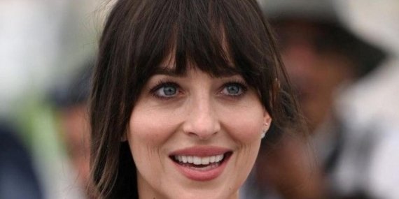 Dakota Johnson’ın Göz Estetiği İddiaları ve Yüz Gelişimi