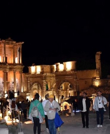 Efes Antik Kenti ve Efes Müzesi'nin Tarihsel ve Kültürel Zenginliği 9 efes-antik-kenti-ve-efes-muzesinin-tarihsel-ve-kulturel-zenginligi-7RH4TzaB.jpg