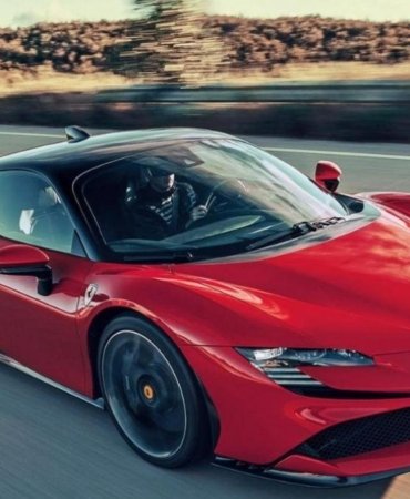 ferrari-ikinci-elektrikli-modelini-iptal-etti-mi-luks-evlere-talep-sifira-yakin-Tcx8wlg5.jpg