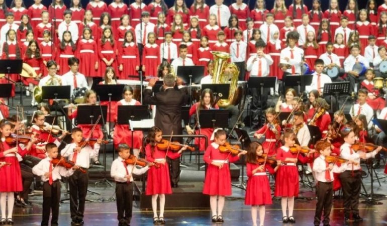 Geleneksel Müzik ve Genç Sanatçılarla Yeni Bir Sayfa Açmak 6 geleneksel-muzik-ve-genc-sanatcilarla-yeni-bir-sayfa-acmak-N9IneS7j.jpg